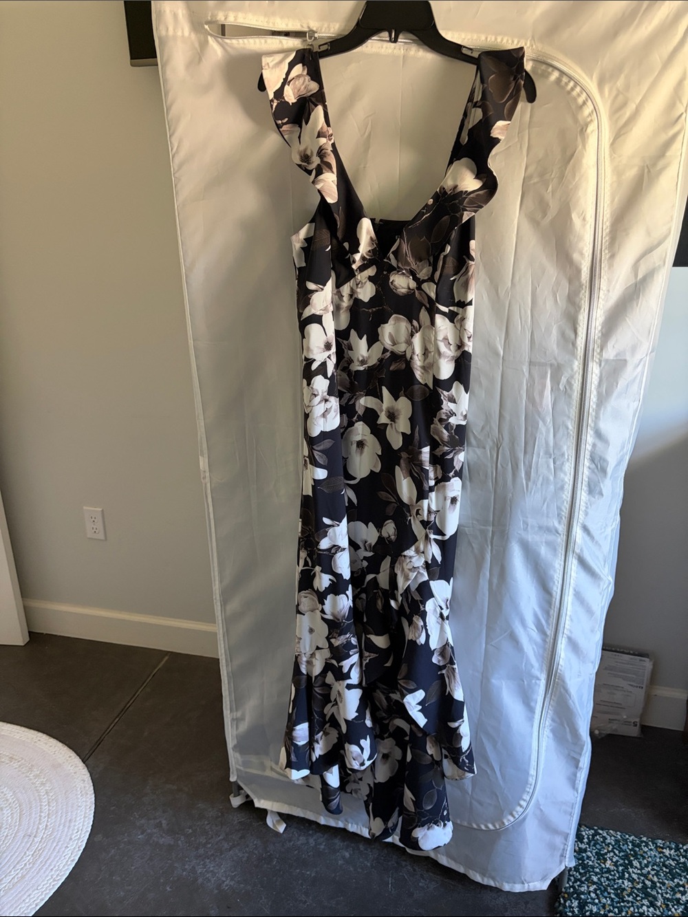 Express Black & White Floral Maxi Dress - Elegant Sleeveless Design -size 10